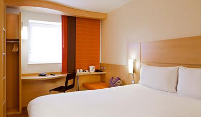 Ibis Temple Quay bedroom