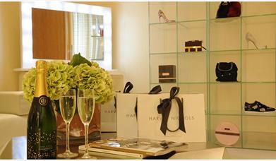 Shop & Stay – Luxurious private suite with your very own style concierge
