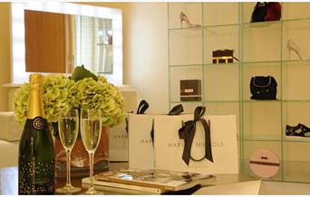 Shop & Stay – Luxurious private suite with your very own style concierge
