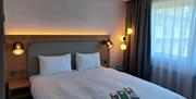 Holiday Inn Bristol Filton double bedroom