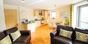 Your Stay Bristol - Hamilton Court living room